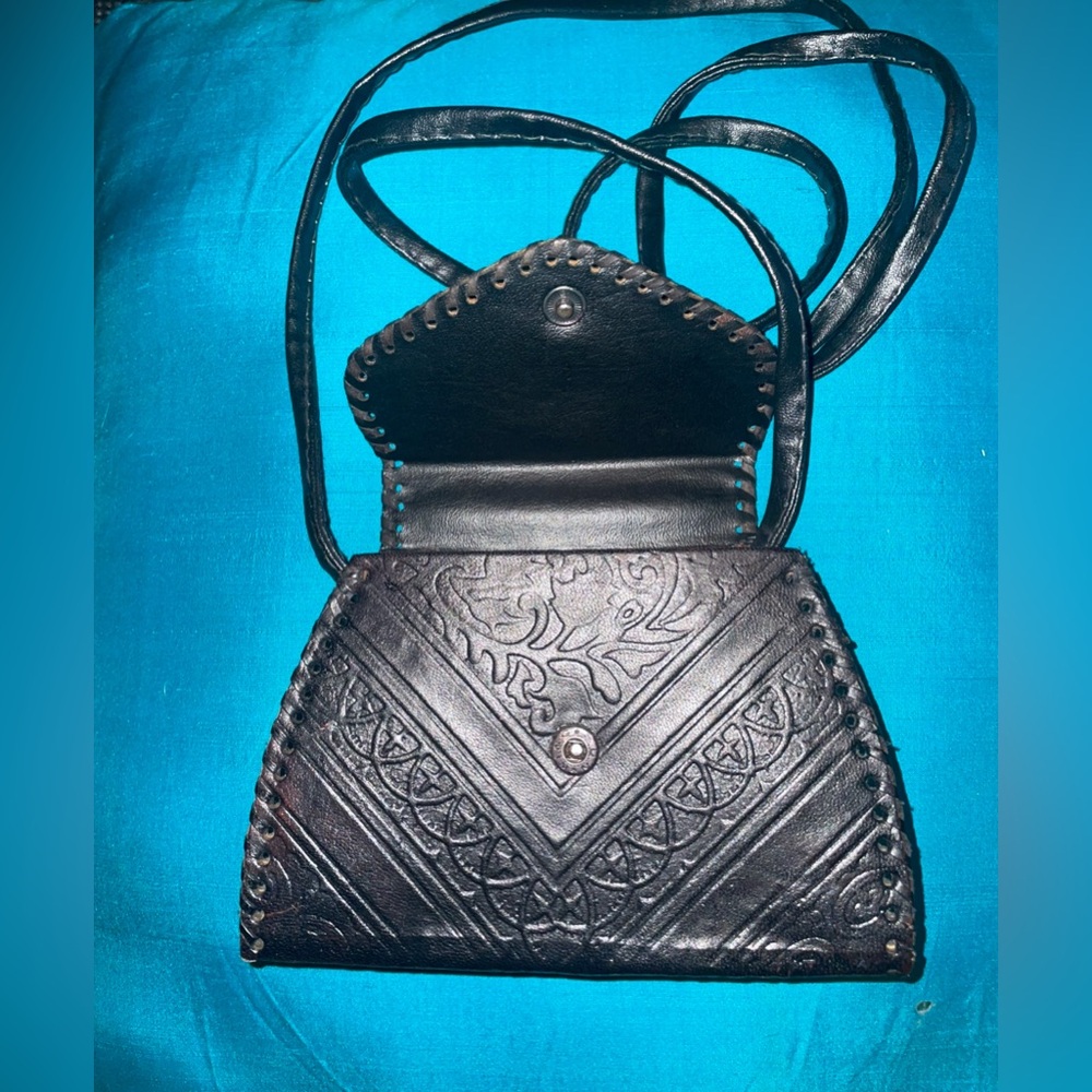 Moroccan Magic 100% leather shoulder bag Made in Indian, Hand made 4.5H and 6W